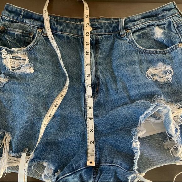 AMERICAN EAGLE Distressed Raw Hem Mom Jean 100% Cotton Denim Shorts 18 - Picture 12 of 13